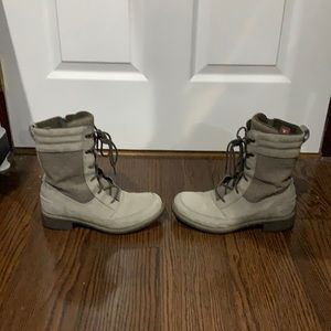The North Face light grey lace up Ballard boots sz 7